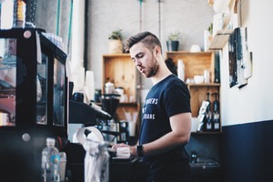 Pinapparaat huren - betaling in een koffiebar