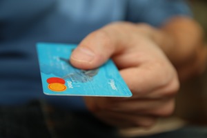 Gebruik je pinpas of creditcard voor betalingen met onze terminals.